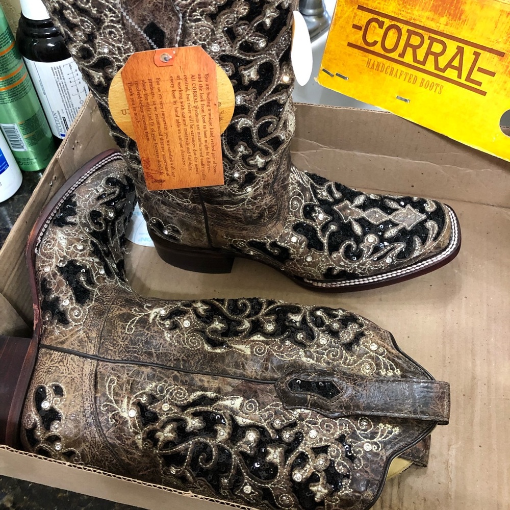 Boots - Picture 3 of 5